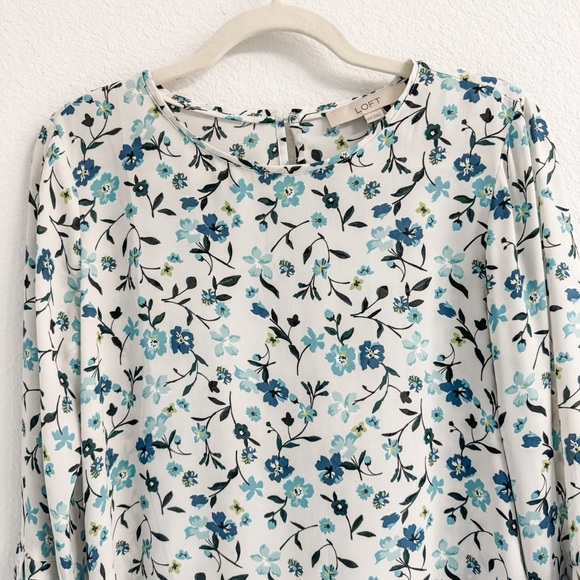 Loft Floral Bell Sleeve Top - NWOT. Size XXS - Picture 2 of 4